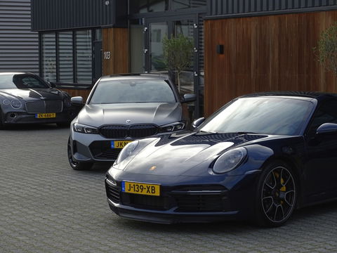 BMW 3-serie 330e 292PK M-Sport / Frozen Grey / Carbon / Harman Kardon / Head