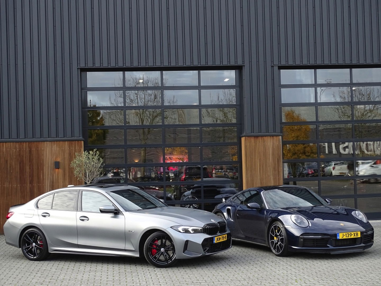 BMW 3-serie 330e 292PK M-Sport / Frozen Grey / Carbon / Harman Kardon / Head