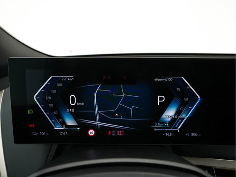BMW iX xDrive40 High Executive 77 kWh {SOH-100%} *PANO | HEAD-UP | LUXURY-LEATHER | FULL-LED | SOFT-CLOSE | BLIND-SPOT | HARMAN/KARDON | MEMORY-PACK | HEATED/VENTILATED-COMFORTSEATS | TOP-VIEW | WIDESCREEN-DIGICOCKPIT | DAB+ | KEYLESS | AMB