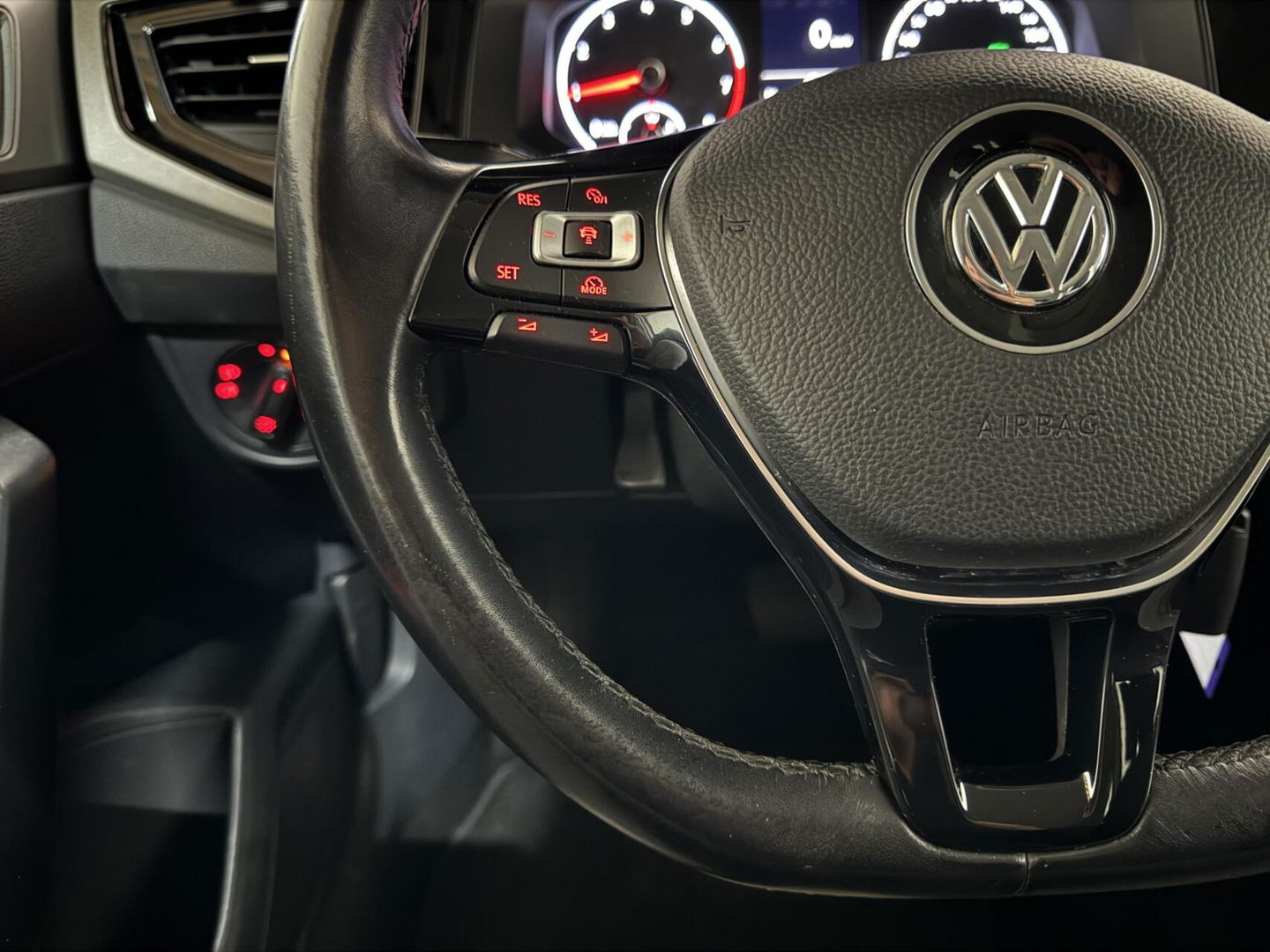 Volkswagen Polo 1.0 TSI R-line 15" DSG Carplay ACC PDC NAP