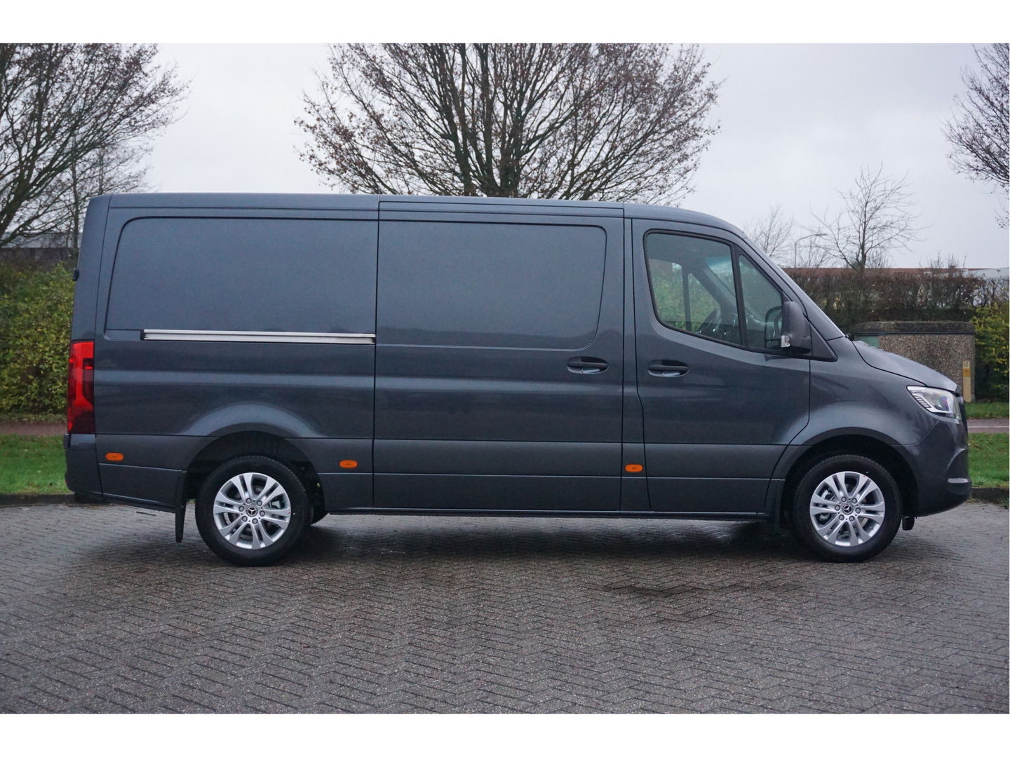 Mercedes-Benz Sprinter 319CDI L2H1 BPM VRIJ!! 10.25" Mbux Navi, ACC, LED, 3.5T Trekhaak, 17" LM, Betimmering NR. 829