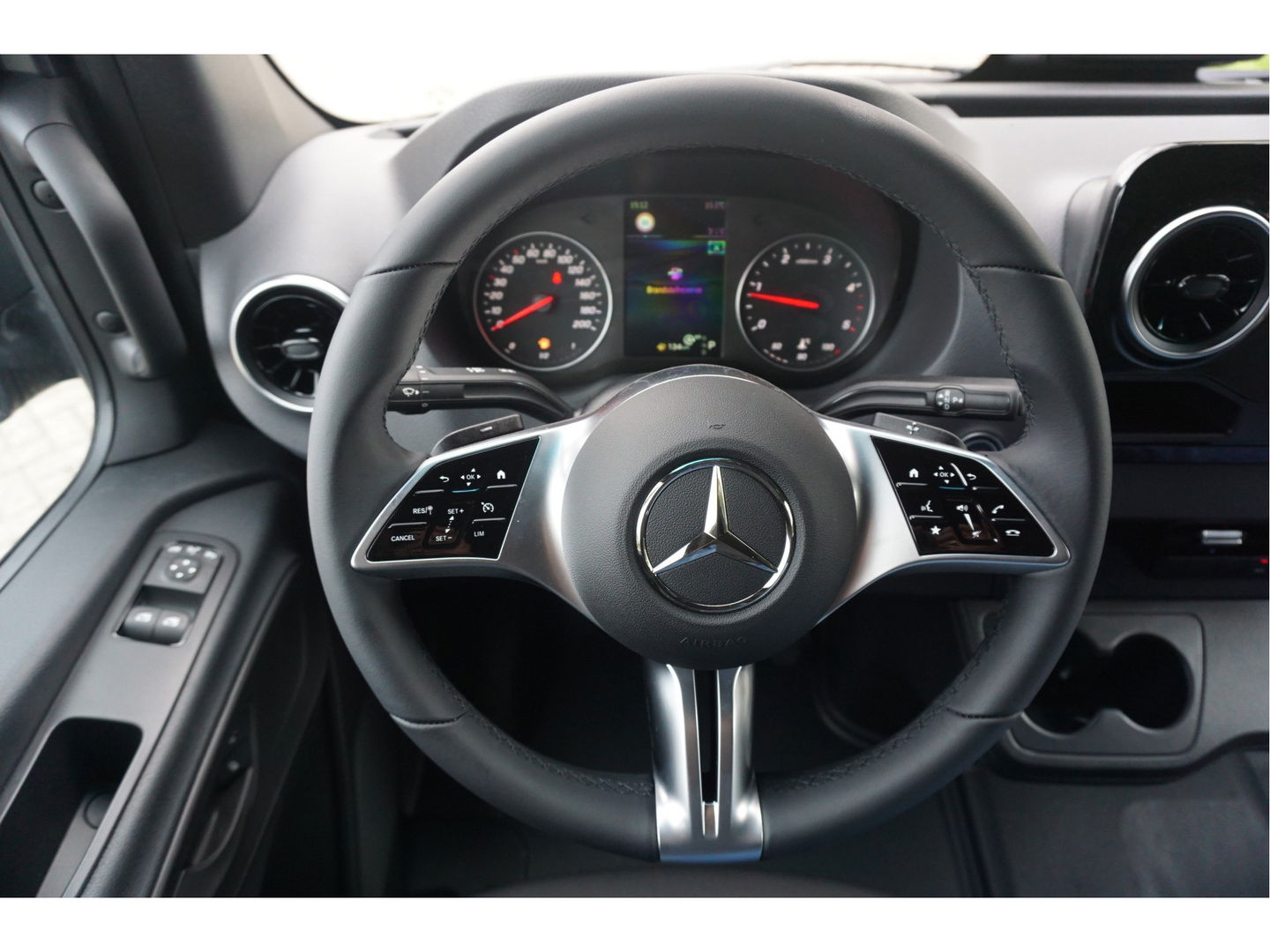 Mercedes-Benz Sprinter 319CDI L2H1 BPM VRIJ!! 10.25" Mbux Navi, ACC, LED, 3.5T Trekhaak, 17" LM, Betimmering NR. 829