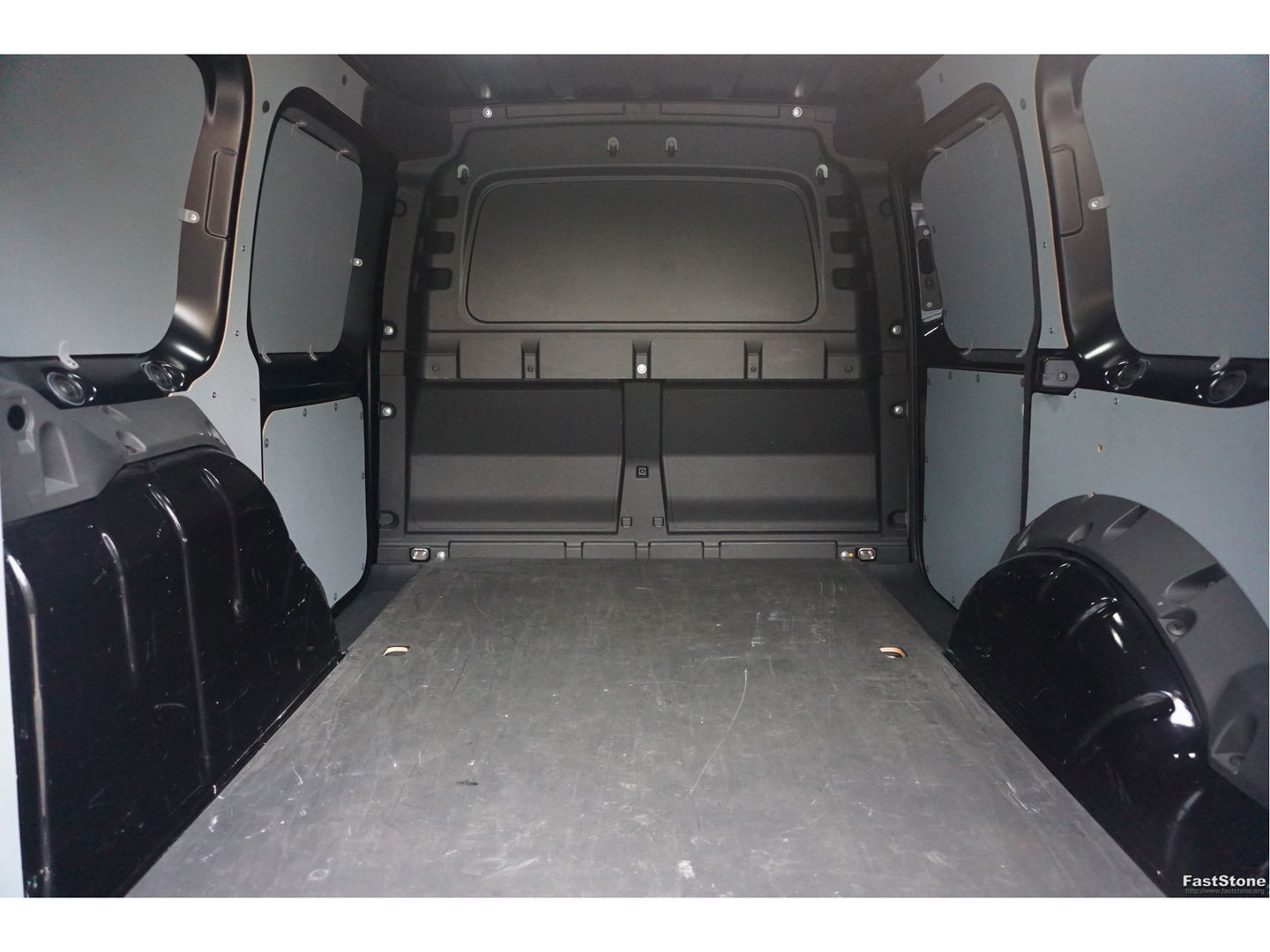 Volkswagen Caddy 2.0TDI 122PK DSG AUT Black Edition BPM VRIJ!! Apple Carplay, Camera, LED, 18" Velgen, Trekhaak C02