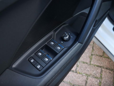 Audi A3 Sportback 30 TFSI S edition Automaat 2x S Line Matrix LED