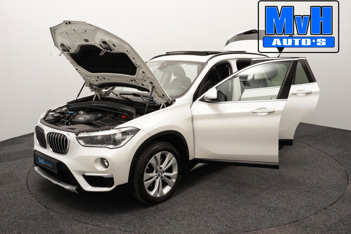 BMW X1 xDrive20i High Executive|PARELMOER|PANO|TREKH|LUXE|NAP