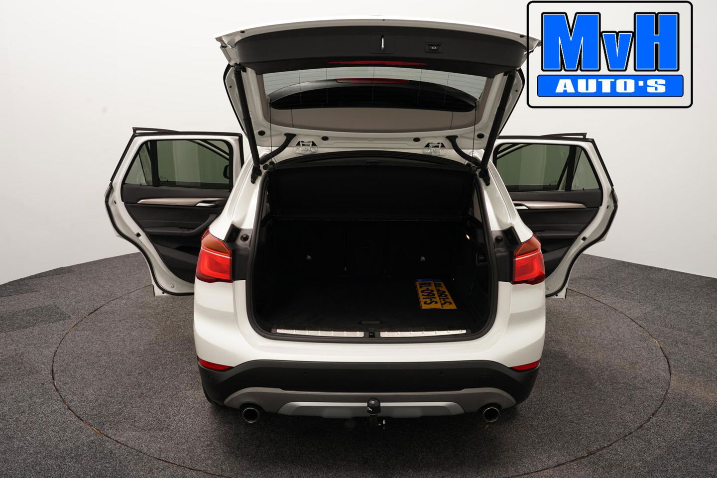 BMW X1 xDrive20i High Executive|PARELMOER|PANO|TREKH|LUXE|NAP