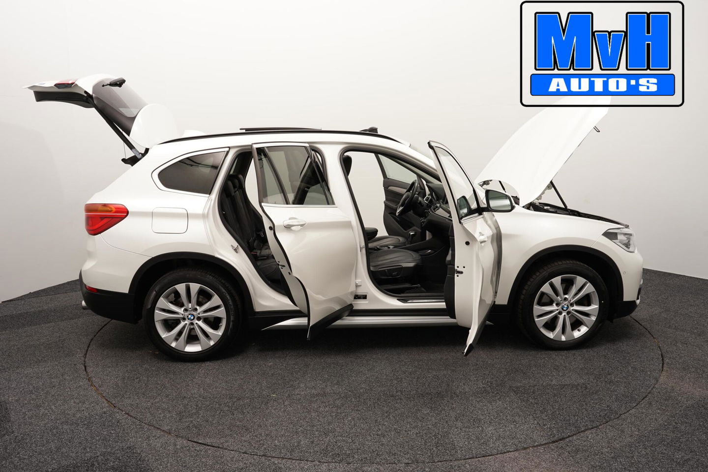BMW X1 xDrive20i High Executive|PARELMOER|PANO|TREKH|LUXE|NAP