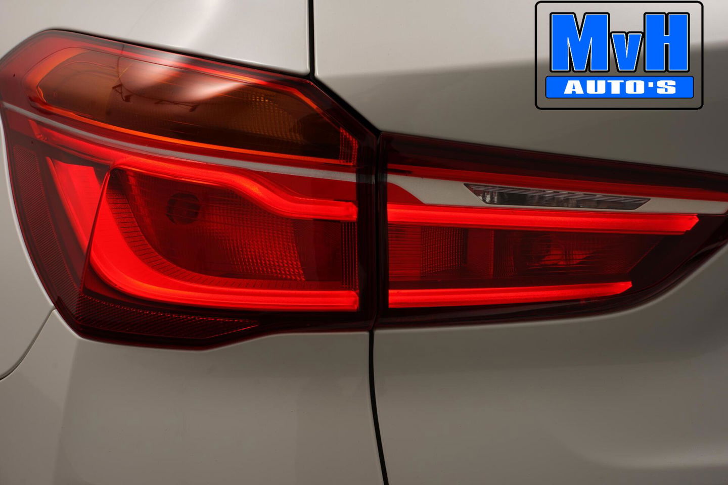 BMW X1 xDrive20i High Executive|PARELMOER|PANO|TREKH|LUXE|NAP