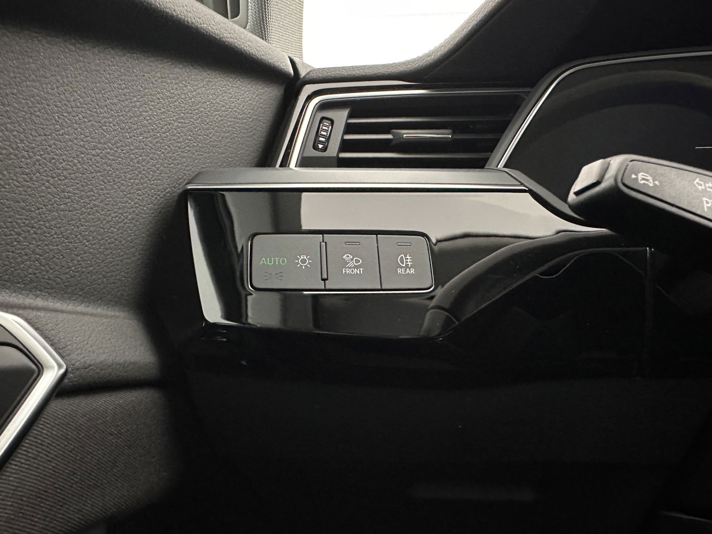 Audi e-tron 50 quattro edition 71 kWh {SOH-100%} [ 3-Fase ] Aut. *FULL-LED | DIGI-COCKPIT | NAVI-FULLMAP | COMFORT-SEATS | KEYLESS | AUDI-SOUND | PRIVACY-GLASS | SHIFT-PADDLES | ECC | PDC | CRUISE | 19''ALU*