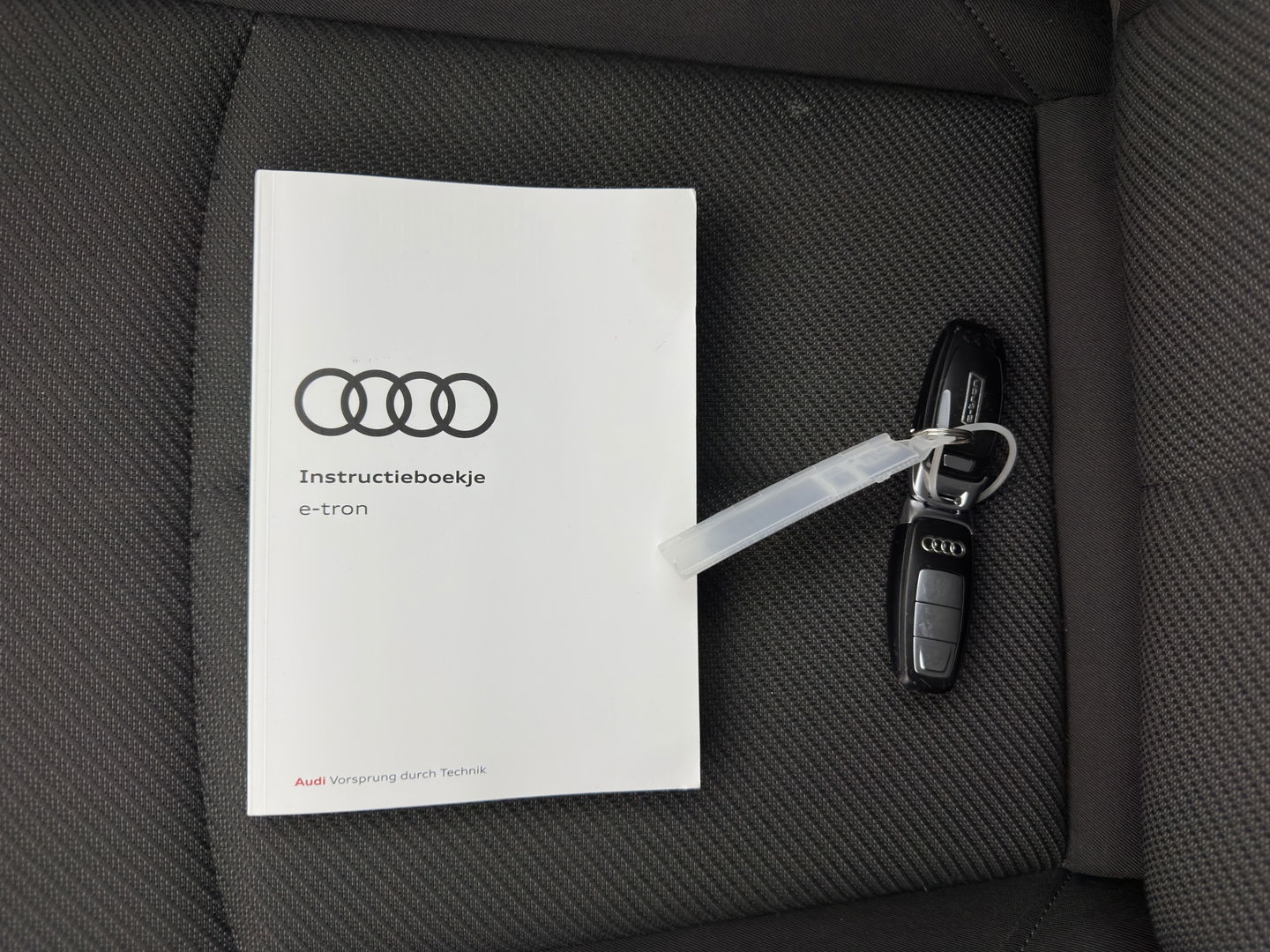 Audi e-tron 50 quattro edition 71 kWh {SOH-100%} [ 3-Fase ] Aut. *FULL-LED | DIGI-COCKPIT | NAVI-FULLMAP | COMFORT-SEATS | KEYLESS | AUDI-SOUND | PRIVACY-GLASS | SHIFT-PADDLES | ECC | PDC | CRUISE | 19''ALU*