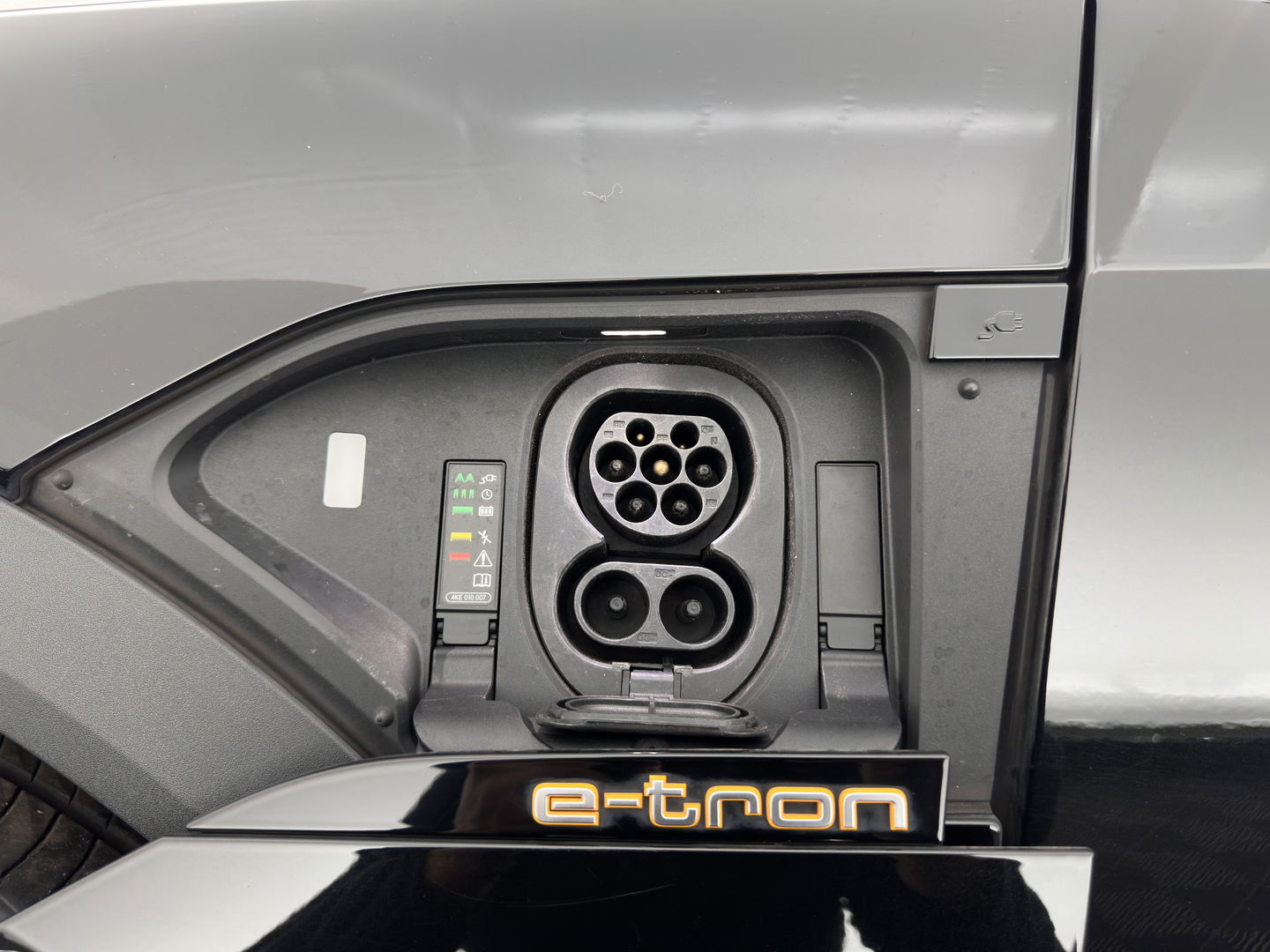 Audi e-tron 50 quattro edition 71 kWh {SOH-100%} [ 3-Fase ] Aut. *FULL-LED | DIGI-COCKPIT | NAVI-FULLMAP | COMFORT-SEATS | KEYLESS | AUDI-SOUND | PRIVACY-GLASS | SHIFT-PADDLES | ECC | PDC | CRUISE | 19''ALU*