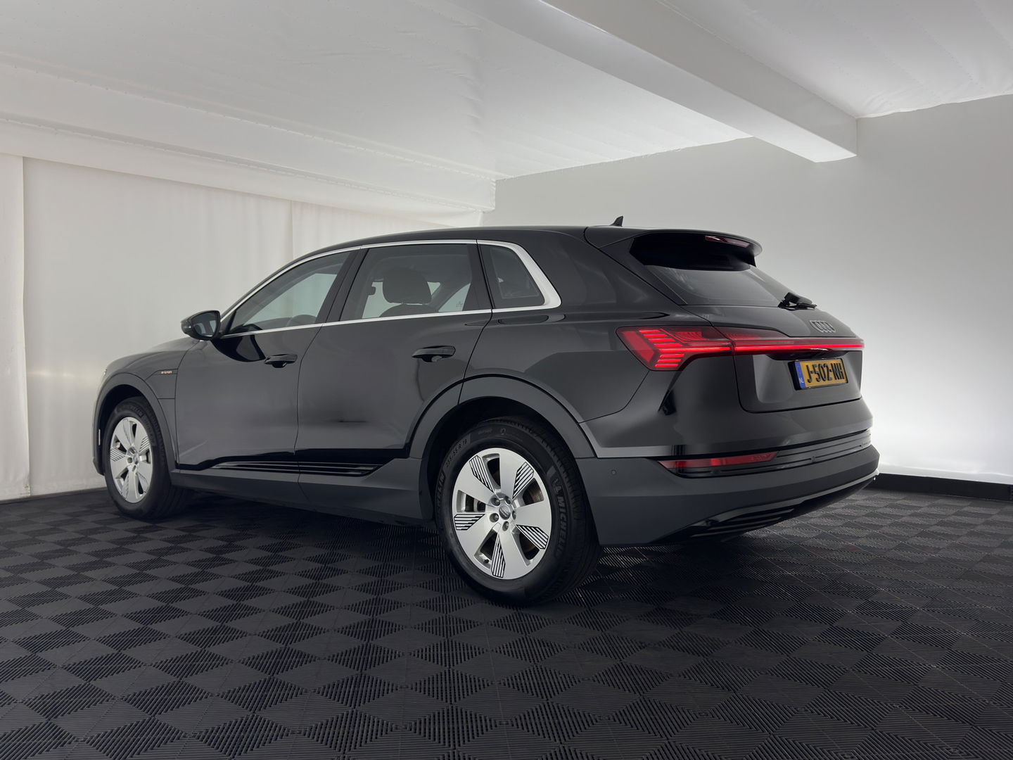 Audi e-tron 50 quattro edition 71 kWh {SOH-100%} [ 3-Fase ] Aut. *FULL-LED | DIGI-COCKPIT | NAVI-FULLMAP | COMFORT-SEATS | KEYLESS | AUDI-SOUND | PRIVACY-GLASS | SHIFT-PADDLES | ECC | PDC | CRUISE | 19''ALU*