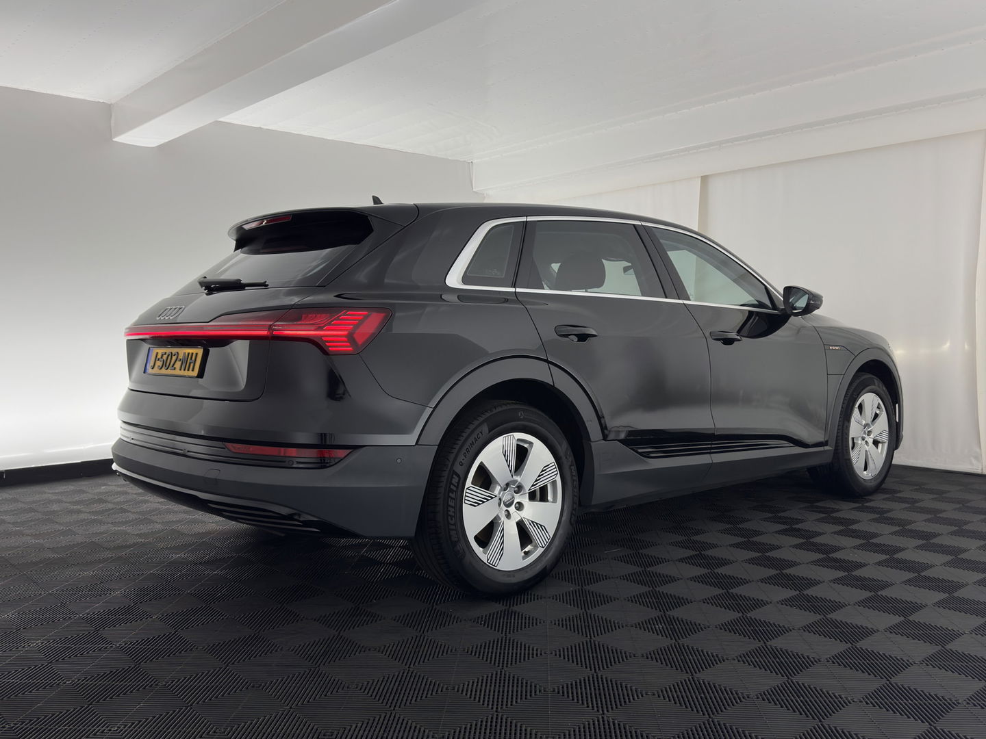 Audi e-tron 50 quattro edition 71 kWh {SOH-100%} [ 3-Fase ] Aut. *FULL-LED | DIGI-COCKPIT | NAVI-FULLMAP | COMFORT-SEATS | KEYLESS | AUDI-SOUND | PRIVACY-GLASS | SHIFT-PADDLES | ECC | PDC | CRUISE | 19''ALU*