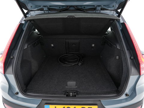 Volvo XC40 Recharge P8 AWD R-Design [ 3-Fase ] {SOH-91%} (INCL-BTW) *PANO | FULL-LEATHER | DIGI-COCKPIT | FULL-LED | MEMORY-PACK | HARMAN/KARDON | TOP-VIEW | CARPLAY | NAVI-FULLMAP | ECC | PDC | KEYLESS | HEATED-SPORTSEATS | BLIS | CAPLAY | 19"ALU*