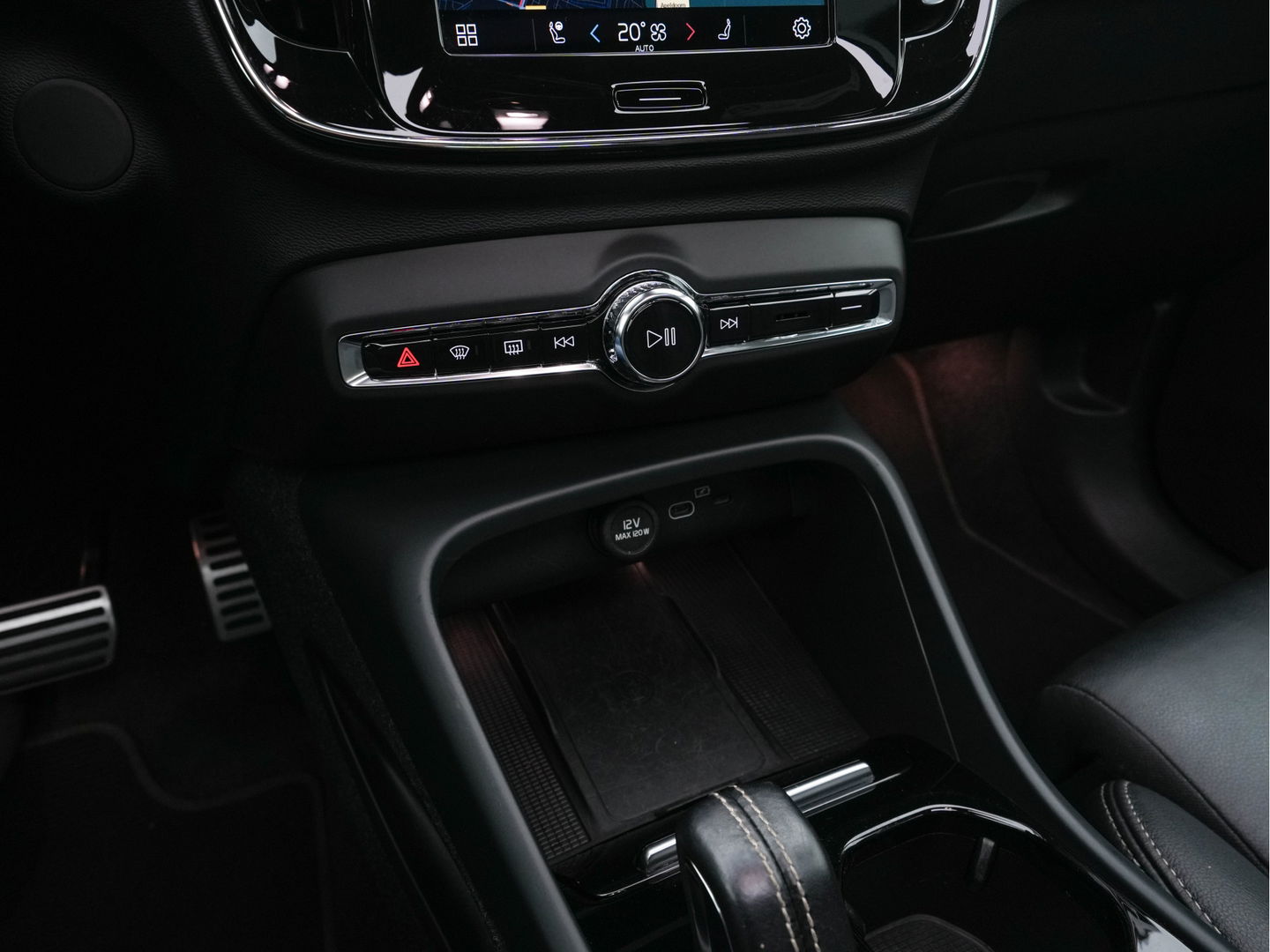 Volvo XC40 Recharge P8 AWD R-Design [ 3-Fase ] {SOH-91%} (INCL-BTW) *PANO | FULL-LEATHER | DIGI-COCKPIT | FULL-LED | MEMORY-PACK | HARMAN/KARDON | TOP-VIEW | CARPLAY | NAVI-FULLMAP | ECC | PDC | KEYLESS | HEATED-SPORTSEATS | BLIS | CAPLAY | 19"ALU*