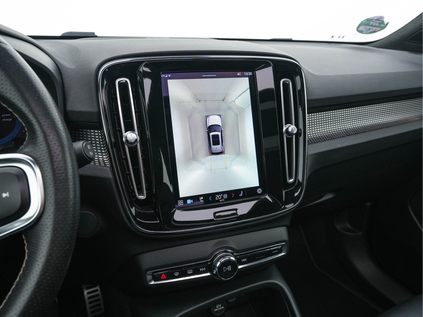 Volvo XC40 Recharge P8 AWD R-Design [ 3-Fase ] {SOH-91%} (INCL-BTW) *PANO | FULL-LEATHER | DIGI-COCKPIT | FULL-LED | MEMORY-PACK | HARMAN/KARDON | TOP-VIEW | CARPLAY | NAVI-FULLMAP | ECC | PDC | KEYLESS | HEATED-SPORTSEATS | BLIS | CAPLAY | 19"ALU*