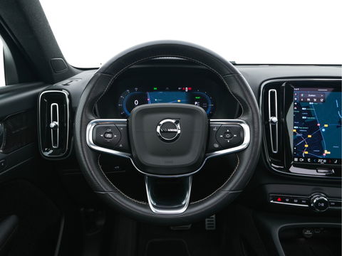 Volvo XC40 Recharge P8 AWD R-Design [ 3-Fase ] {SOH-91%} (INCL-BTW) *PANO | FULL-LEATHER | DIGI-COCKPIT | FULL-LED | MEMORY-PACK | HARMAN/KARDON | TOP-VIEW | CARPLAY | NAVI-FULLMAP | ECC | PDC | KEYLESS | HEATED-SPORTSEATS | BLIS | CAPLAY | 19"ALU*