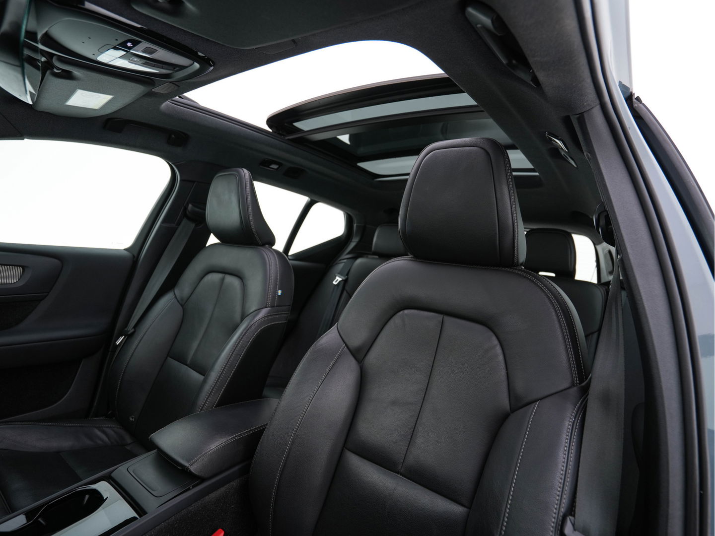 Volvo XC40 Recharge P8 AWD R-Design [ 3-Fase ] {SOH-91%} (INCL-BTW) *PANO | FULL-LEATHER | DIGI-COCKPIT | FULL-LED | MEMORY-PACK | HARMAN/KARDON | TOP-VIEW | CARPLAY | NAVI-FULLMAP | ECC | PDC | KEYLESS | HEATED-SPORTSEATS | BLIS | CAPLAY | 19"ALU*