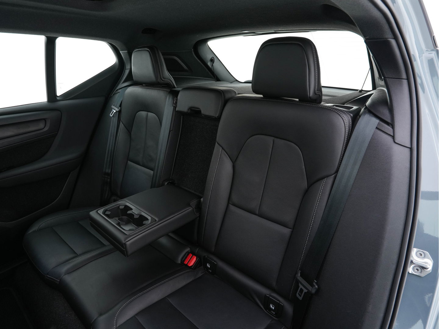 Volvo XC40 Recharge P8 AWD R-Design [ 3-Fase ] {SOH-91%} (INCL-BTW) *PANO | FULL-LEATHER | DIGI-COCKPIT | FULL-LED | MEMORY-PACK | HARMAN/KARDON | TOP-VIEW | CARPLAY | NAVI-FULLMAP | ECC | PDC | KEYLESS | HEATED-SPORTSEATS | BLIS | CAPLAY | 19"ALU*