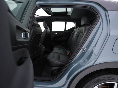 Volvo XC40 Recharge P8 AWD R-Design [ 3-Fase ] {SOH-91%} (INCL-BTW) *PANO | FULL-LEATHER | DIGI-COCKPIT | FULL-LED | MEMORY-PACK | HARMAN/KARDON | TOP-VIEW | CARPLAY | NAVI-FULLMAP | ECC | PDC | KEYLESS | HEATED-SPORTSEATS | BLIS | CAPLAY | 19"ALU*