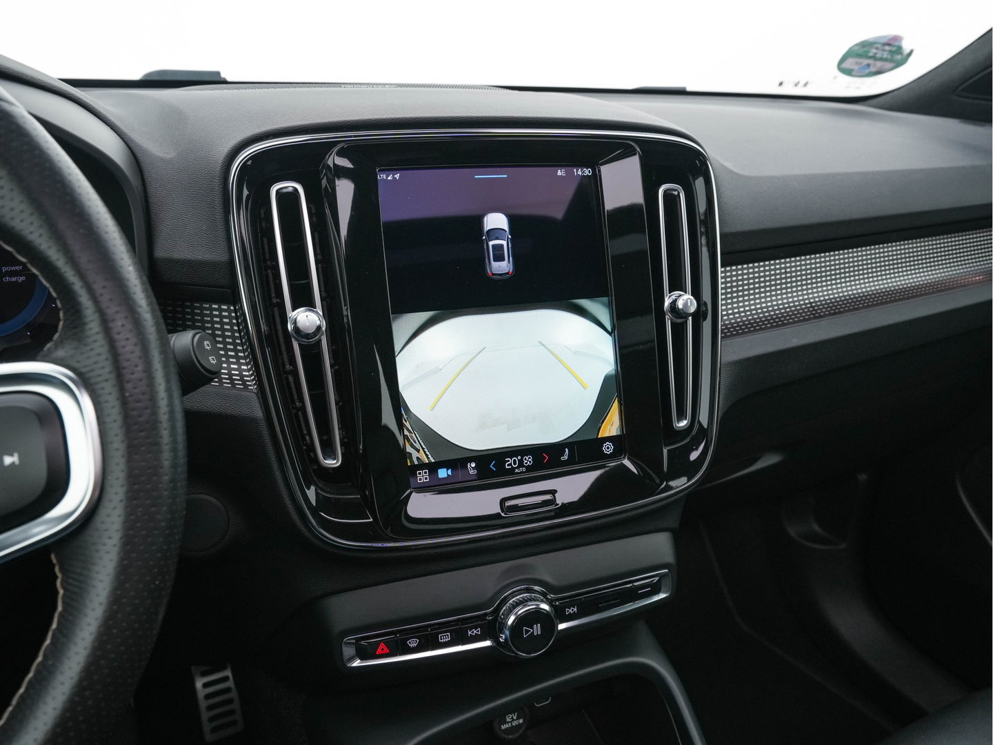 Volvo XC40 Recharge P8 AWD R-Design [ 3-Fase ] {SOH-91%} (INCL-BTW) *PANO | FULL-LEATHER | DIGI-COCKPIT | FULL-LED | MEMORY-PACK | HARMAN/KARDON | TOP-VIEW | CARPLAY | NAVI-FULLMAP | ECC | PDC | KEYLESS | HEATED-SPORTSEATS | BLIS | CAPLAY | 19"ALU*