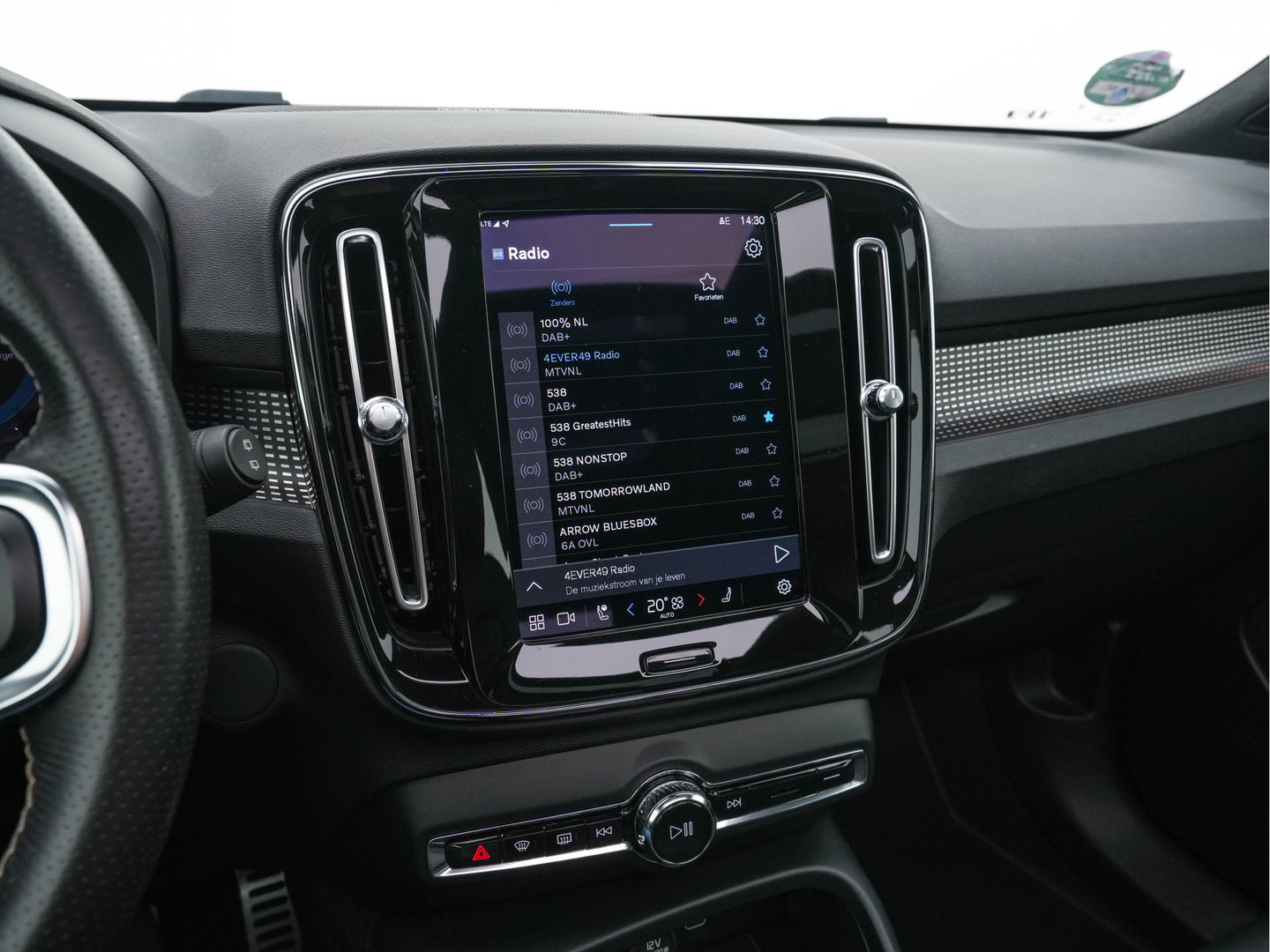 Volvo XC40 Recharge P8 AWD R-Design [ 3-Fase ] {SOH-91%} (INCL-BTW) *PANO | FULL-LEATHER | DIGI-COCKPIT | FULL-LED | MEMORY-PACK | HARMAN/KARDON | TOP-VIEW | CARPLAY | NAVI-FULLMAP | ECC | PDC | KEYLESS | HEATED-SPORTSEATS | BLIS | CAPLAY | 19"ALU*