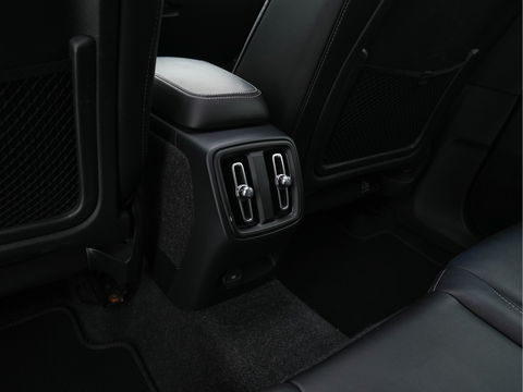 Volvo XC40 Recharge P8 AWD R-Design [ 3-Fase ] {SOH-91%} (INCL-BTW) *PANO | FULL-LEATHER | DIGI-COCKPIT | FULL-LED | MEMORY-PACK | HARMAN/KARDON | TOP-VIEW | CARPLAY | NAVI-FULLMAP | ECC | PDC | KEYLESS | HEATED-SPORTSEATS | BLIS | CAPLAY | 19"ALU*