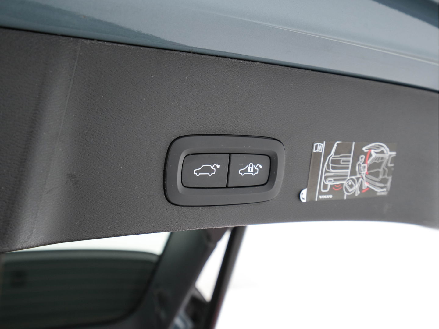 Volvo XC40 Recharge P8 AWD R-Design [ 3-Fase ] {SOH-91%} (INCL-BTW) *PANO | FULL-LEATHER | DIGI-COCKPIT | FULL-LED | MEMORY-PACK | HARMAN/KARDON | TOP-VIEW | CARPLAY | NAVI-FULLMAP | ECC | PDC | KEYLESS | HEATED-SPORTSEATS | BLIS | CAPLAY | 19"ALU*