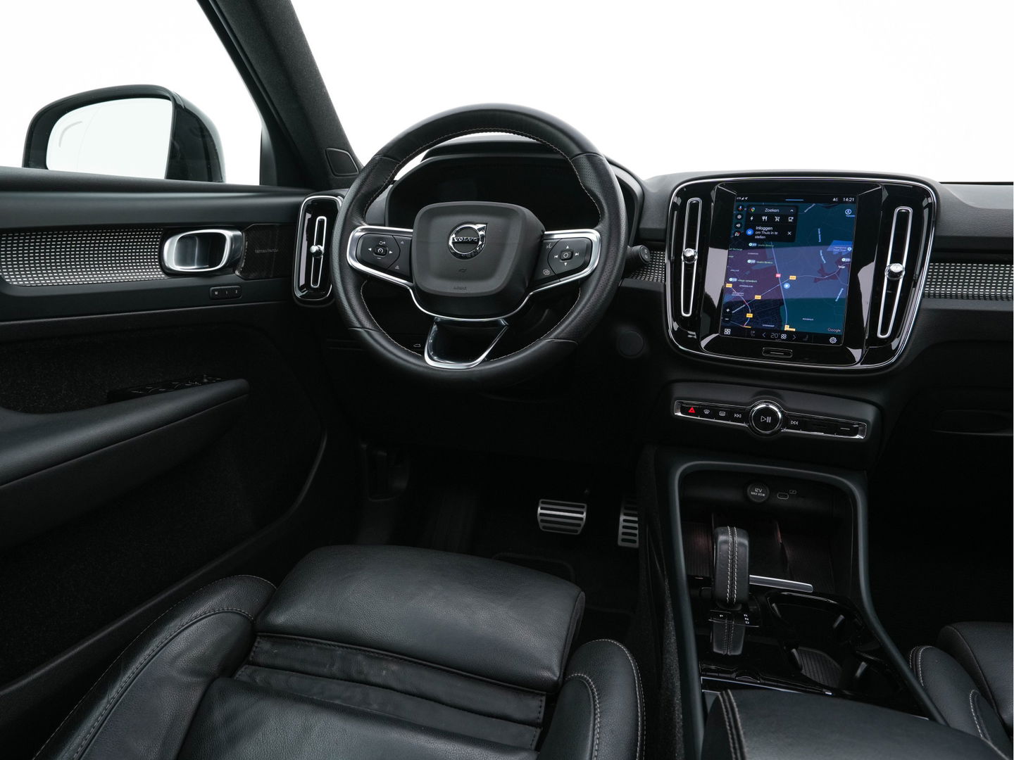 Volvo XC40 Recharge P8 AWD R-Design [ 3-Fase ] {SOH-91%} (INCL-BTW) *PANO | FULL-LEATHER | DIGI-COCKPIT | FULL-LED | MEMORY-PACK | HARMAN/KARDON | TOP-VIEW | CARPLAY | NAVI-FULLMAP | ECC | PDC | KEYLESS | HEATED-SPORTSEATS | BLIS | CAPLAY | 19"ALU*