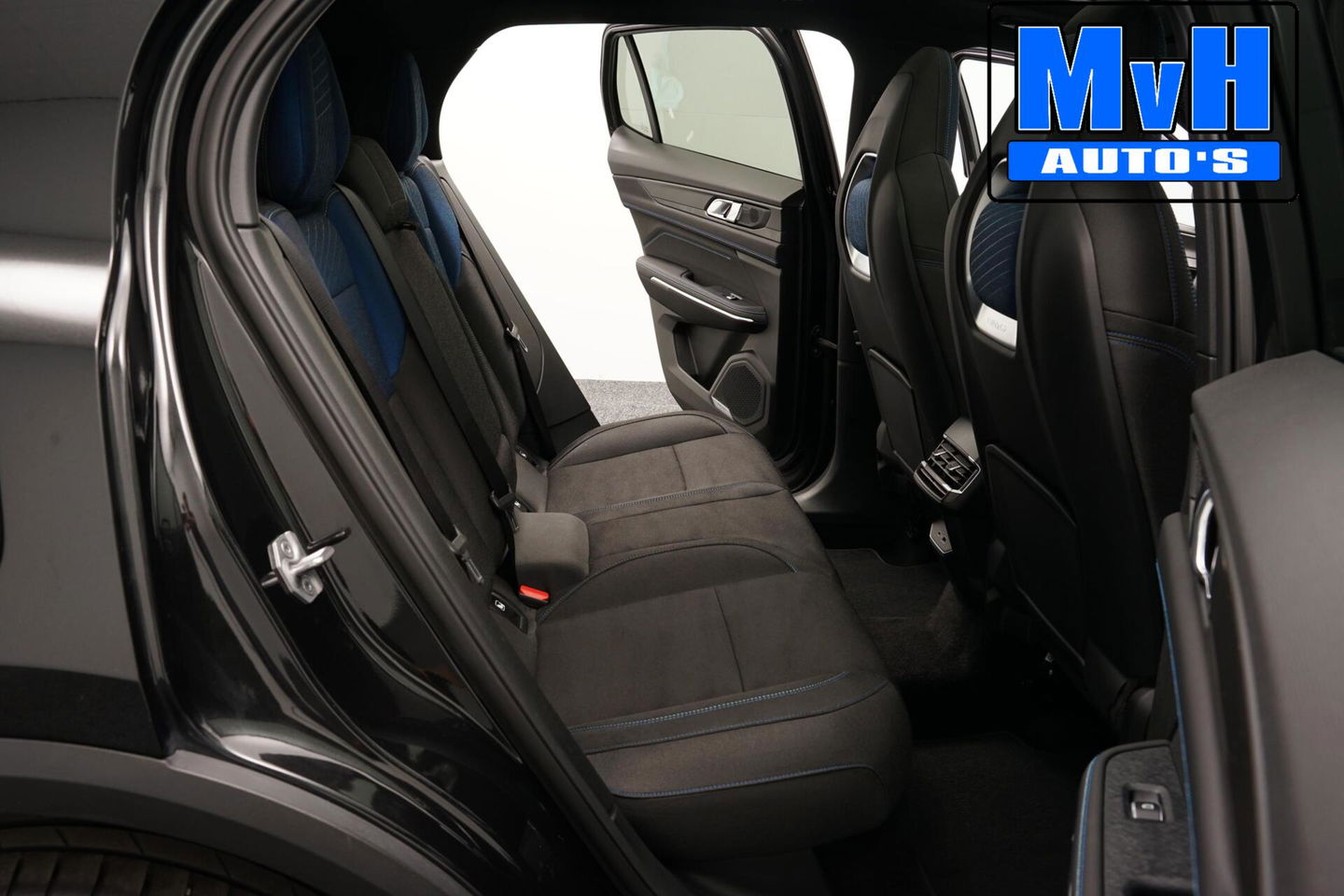 Lynk & Co 01 1.5 Hybride|FULL BLACK XL|ZWARTE.HEMEL|360ºCAM|