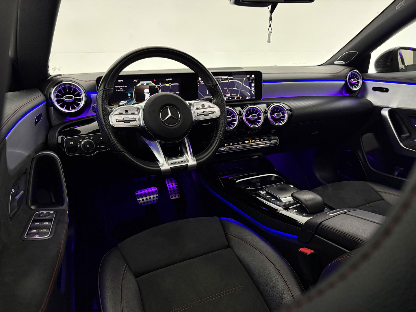 Mercedes-Benz CLA-Klasse AMG 35 4MATIC | Pano | Burmester | Sfeerverl. | Virtual | Camera | Cruise | Stoelverw. | Keyless