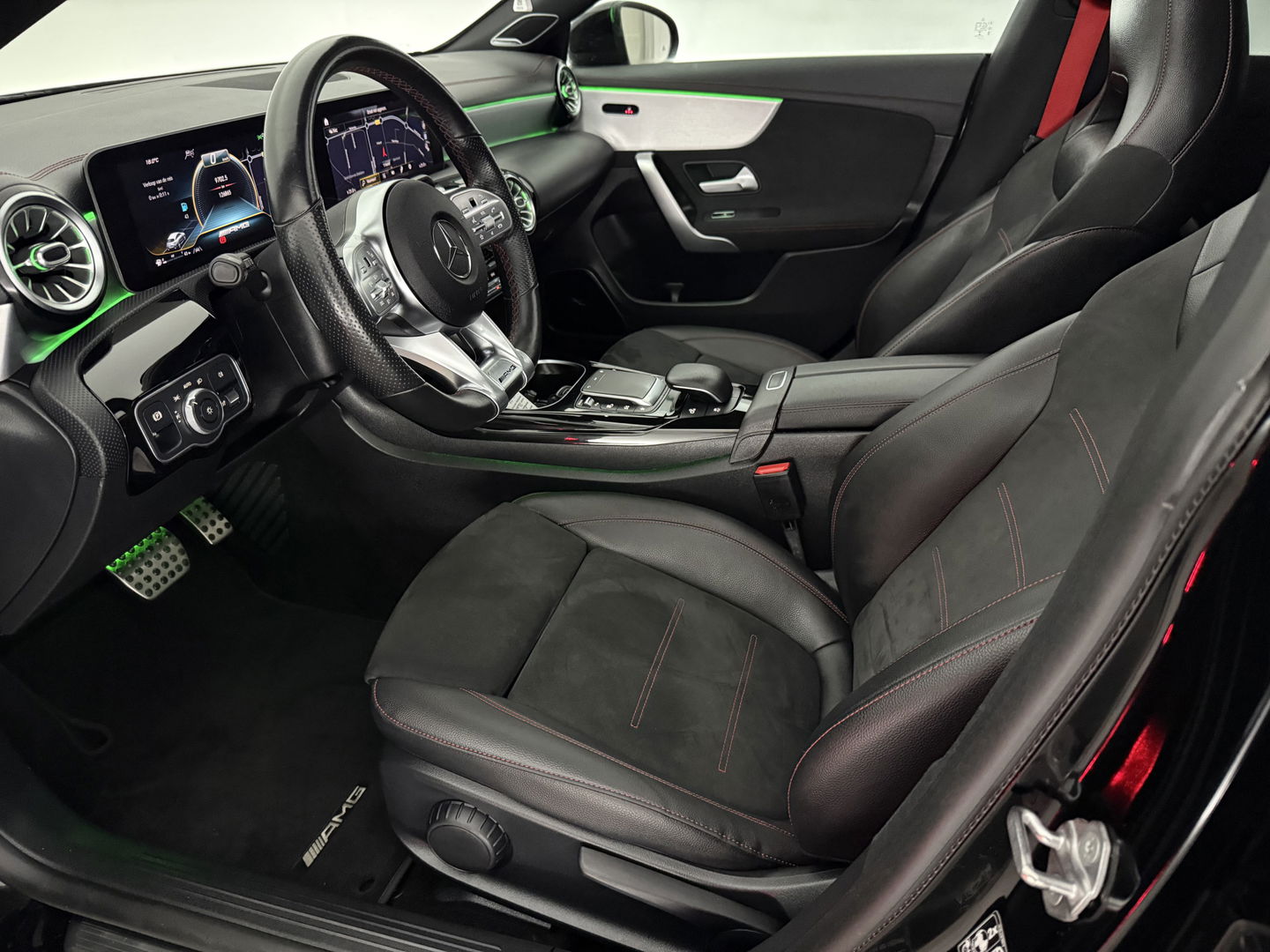 Mercedes-Benz CLA-Klasse AMG 35 4MATIC | Pano | Burmester | Sfeerverl. | Virtual | Camera | Cruise | Stoelverw. | Keyless