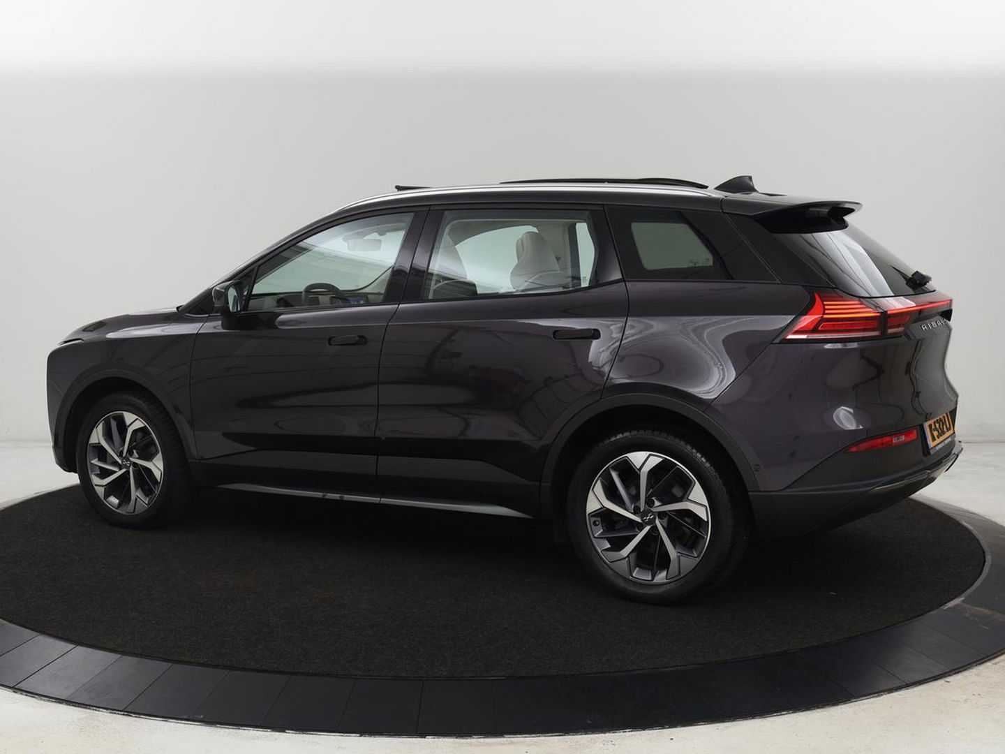 Aiways U5 63 kWh Premium | 40.800km NAP | Panoramadak | Leder | Stoelverwarming | Adaptive cruise | Carplay | 360 camera | Full LED | Keyless