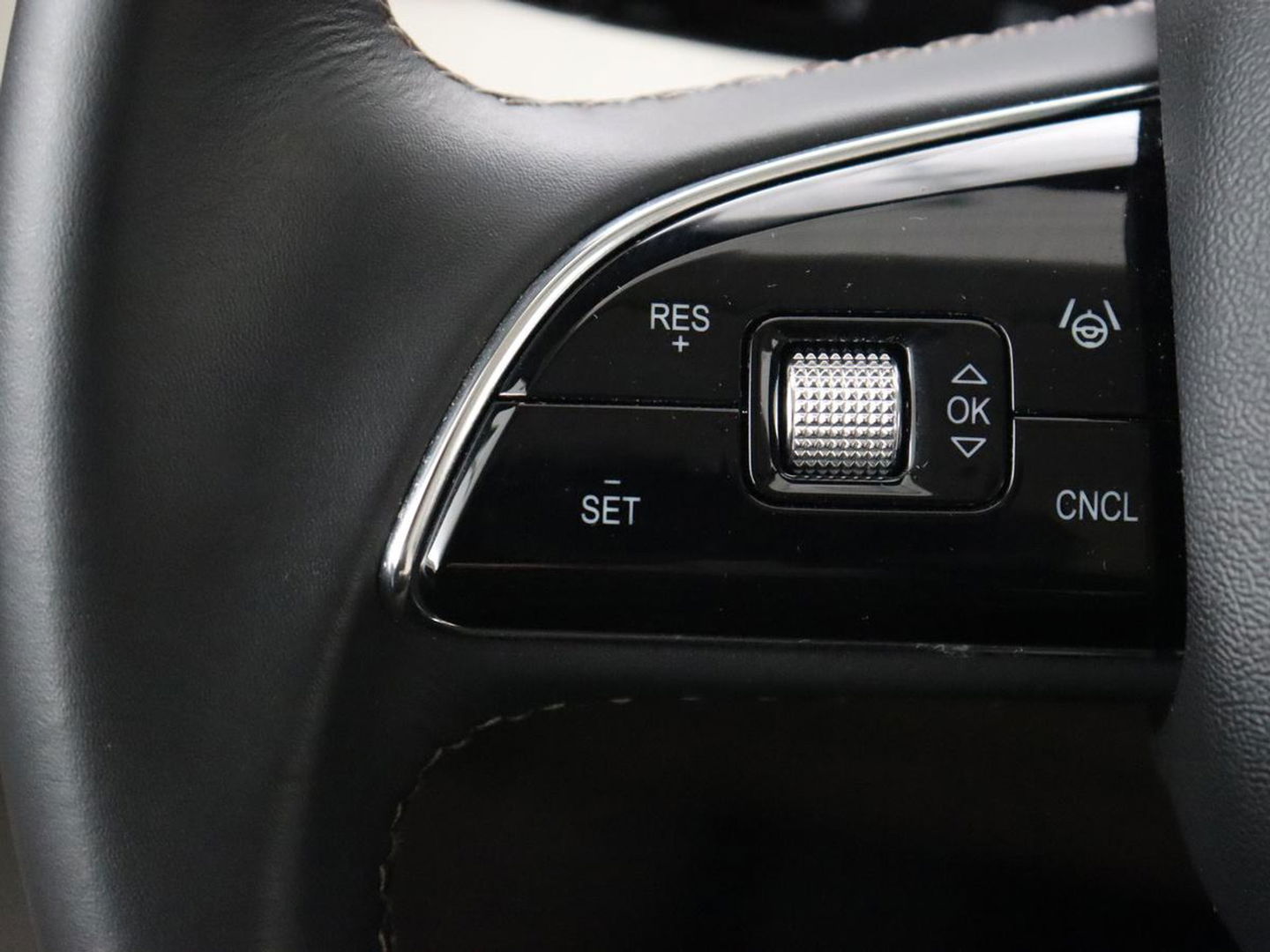 Aiways U5 63 kWh Premium | 40.800km NAP | Panoramadak | Leder | Stoelverwarming | Adaptive cruise | Carplay | 360 camera | Full LED | Keyless