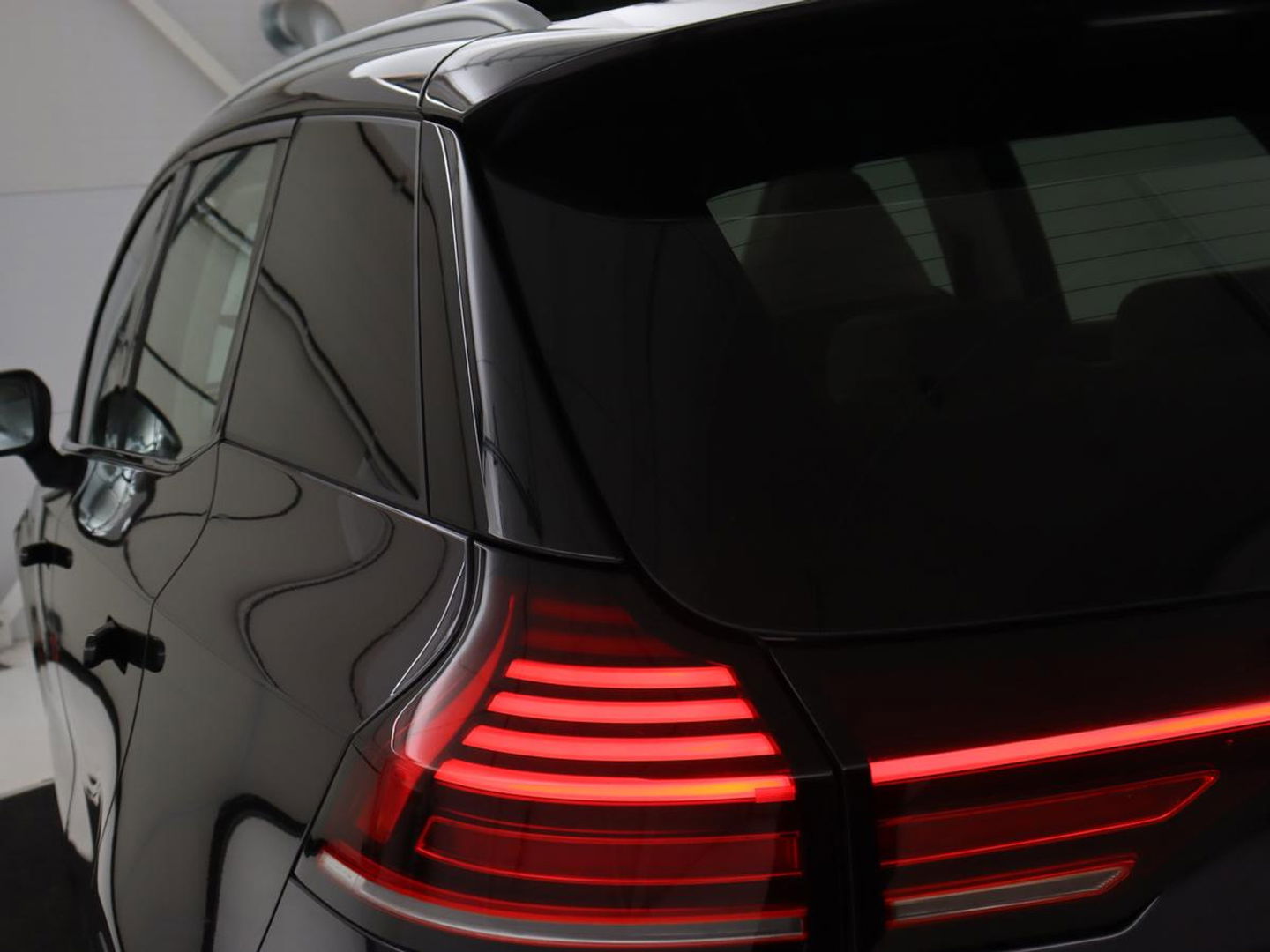 Aiways U5 63 kWh Premium | 40.800km NAP | Panoramadak | Leder | Stoelverwarming | Adaptive cruise | Carplay | 360 camera | Full LED | Keyless