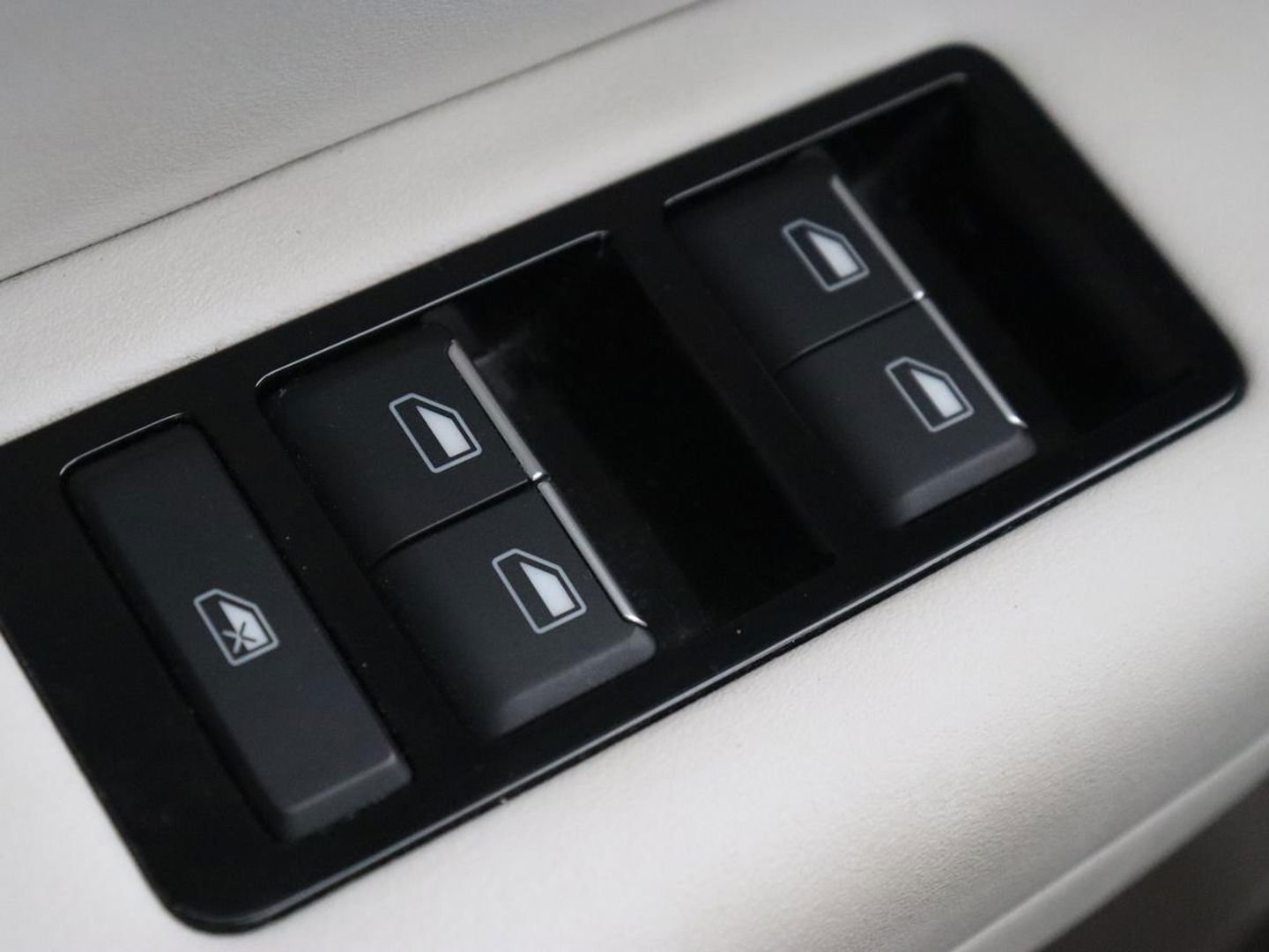 Aiways U5 63 kWh Premium | 40.800km NAP | Panoramadak | Leder | Stoelverwarming | Adaptive cruise | Carplay | 360 camera | Full LED | Keyless