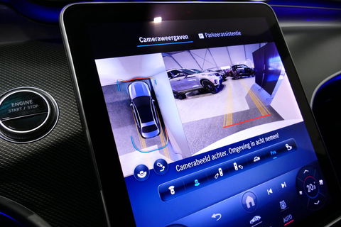 Mercedes-Benz C-Klasse 300 e AMG Line / C63S AMG Diffuser / Panamericana Grill / Panoramadak / Massage stoelen / Stoelverwarm- & koeling / Ambienteverlichting Premium / Elektr. verstelbare voorstoelen + memory / Apple Carplay - Android Auto / Head-up Display / Stuurwiel verwarm