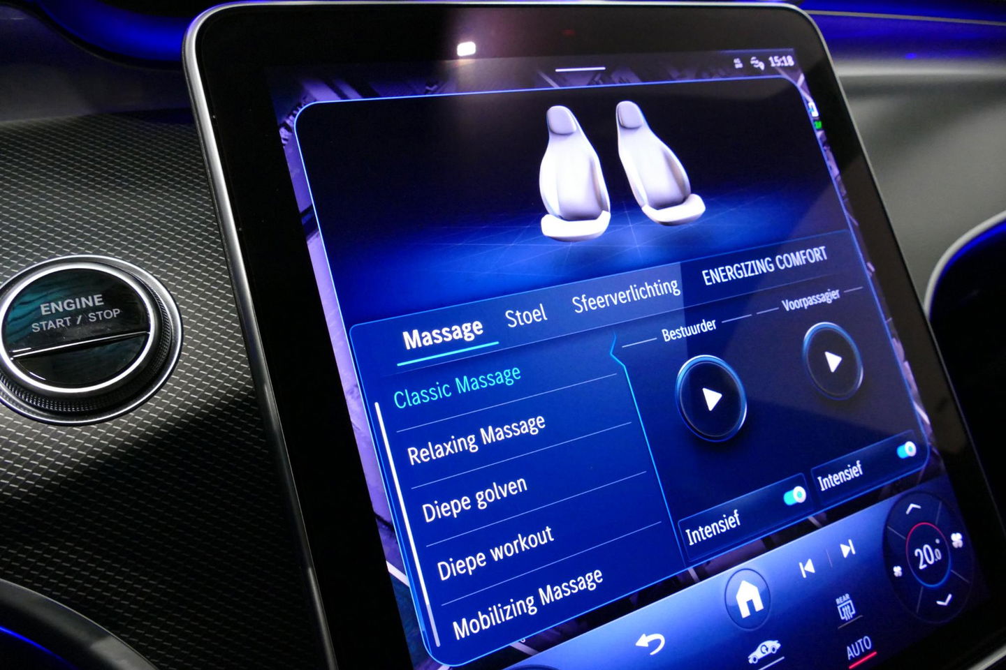 Mercedes-Benz C-Klasse 300 e AMG Line / C63S AMG Diffuser / Panamericana Grill / Panoramadak / Massage stoelen / Stoelverwarm- & koeling / Ambienteverlichting Premium / Elektr. verstelbare voorstoelen + memory / Apple Carplay - Android Auto / Head-up Display / Stuurwiel verwarm