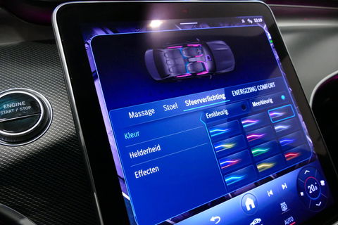 Mercedes-Benz C-Klasse 300 e AMG Line / C63S AMG Diffuser / Panamericana Grill / Panoramadak / Massage stoelen / Stoelverwarm- & koeling / Ambienteverlichting Premium / Elektr. verstelbare voorstoelen + memory / Apple Carplay - Android Auto / Head-up Display / Stuurwiel verwarm