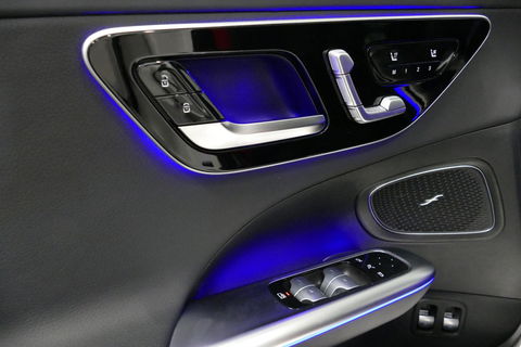 Mercedes-Benz C-Klasse 300 e AMG Line / C63S AMG Diffuser / Panamericana Grill / Panoramadak / Massage stoelen / Stoelverwarm- & koeling / Ambienteverlichting Premium / Elektr. verstelbare voorstoelen + memory / Apple Carplay - Android Auto / Head-up Display / Stuurwiel verwarm