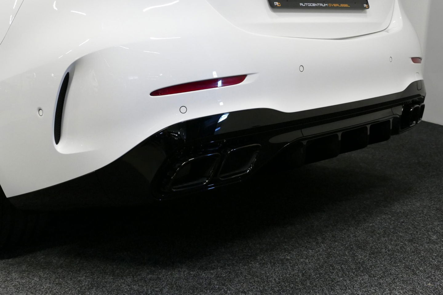 Mercedes-Benz C-Klasse 300 e AMG Line / C63S AMG Diffuser / Panamericana Grill / Panoramadak / Massage stoelen / Stoelverwarm- & koeling / Ambienteverlichting Premium / Elektr. verstelbare voorstoelen + memory / Apple Carplay - Android Auto / Head-up Display / Stuurwiel verwarm