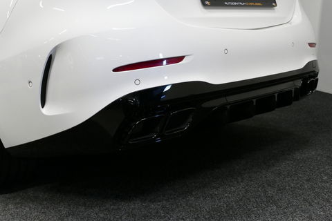Mercedes-Benz C-Klasse 300 e AMG Line / C63S AMG Diffuser / Panamericana Grill / Panoramadak / Massage stoelen / Stoelverwarm- & koeling / Ambienteverlichting Premium / Elektr. verstelbare voorstoelen + memory / Apple Carplay - Android Auto / Head-up Display / Stuurwiel verwarm