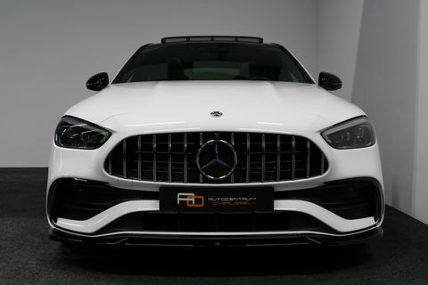 Mercedes-Benz C-Klasse 300 e AMG Line / C63S AMG Diffuser / Panamericana Grill / Panoramadak / Massage stoelen / Stoelverwarm- & koeling / Ambienteverlichting Premium / Elektr. verstelbare voorstoelen + memory / Apple Carplay - Android Auto / Head-up Display / Stuurwiel verwarm