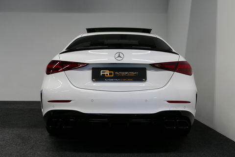 Mercedes-Benz C-Klasse 300 e AMG Line / C63S AMG Diffuser / Panamericana Grill / Panoramadak / Massage stoelen / Stoelverwarm- & koeling / Ambienteverlichting Premium / Elektr. verstelbare voorstoelen + memory / Apple Carplay - Android Auto / Head-up Display / Stuurwiel verwarm
