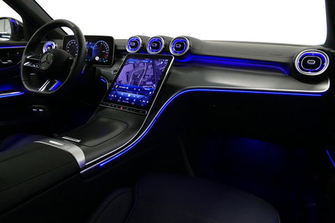 Mercedes-Benz C-Klasse 300 e AMG Line / C63S AMG Diffuser / Panamericana Grill / Panoramadak / Massage stoelen / Stoelverwarm- & koeling / Ambienteverlichting Premium / Elektr. verstelbare voorstoelen + memory / Apple Carplay - Android Auto / Head-up Display / Stuurwiel verwarm