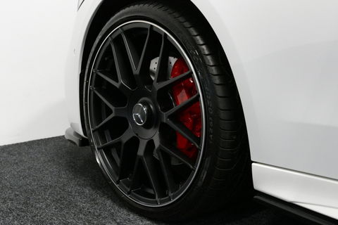 Mercedes-Benz C-Klasse 300 e AMG Line / C63S AMG Diffuser / Panamericana Grill / Panoramadak / Massage stoelen / Stoelverwarm- & koeling / Ambienteverlichting Premium / Elektr. verstelbare voorstoelen + memory / Apple Carplay - Android Auto / Head-up Display / Stuurwiel verwarm