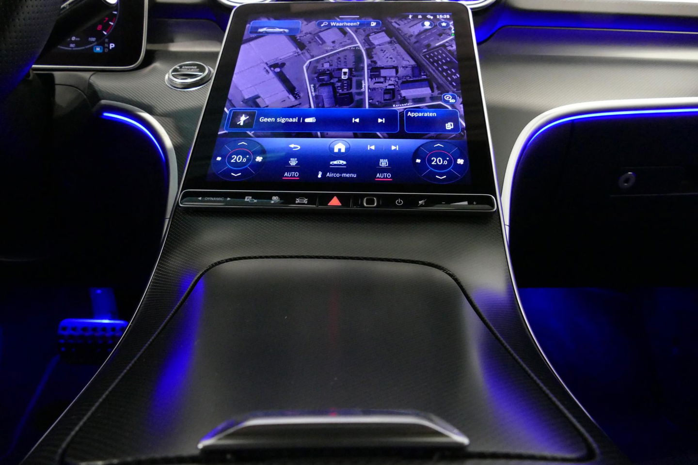 Mercedes-Benz C-Klasse 300 e AMG Line / C63S AMG Diffuser / Panamericana Grill / Panoramadak / Massage stoelen / Stoelverwarm- & koeling / Ambienteverlichting Premium / Elektr. verstelbare voorstoelen + memory / Apple Carplay - Android Auto / Head-up Display / Stuurwiel verwarm