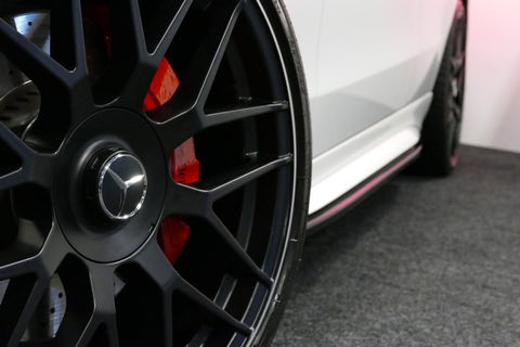 Mercedes-Benz C-Klasse 300 e AMG Line / C63S AMG Diffuser / Panamericana Grill / Panoramadak / Massage stoelen / Stoelverwarm- & koeling / Ambienteverlichting Premium / Elektr. verstelbare voorstoelen + memory / Apple Carplay - Android Auto / Head-up Display / Stuurwiel verwarm