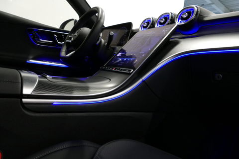 Mercedes-Benz C-Klasse 300 e AMG Line / C63S AMG Diffuser / Panamericana Grill / Panoramadak / Massage stoelen / Stoelverwarm- & koeling / Ambienteverlichting Premium / Elektr. verstelbare voorstoelen + memory / Apple Carplay - Android Auto / Head-up Display / Stuurwiel verwarm