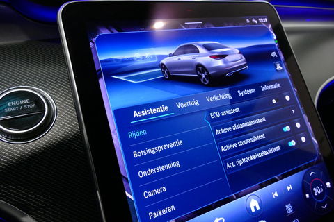 Mercedes-Benz C-Klasse 300 e AMG Line / C63S AMG Diffuser / Panamericana Grill / Panoramadak / Massage stoelen / Stoelverwarm- & koeling / Ambienteverlichting Premium / Elektr. verstelbare voorstoelen + memory / Apple Carplay - Android Auto / Head-up Display / Stuurwiel verwarm